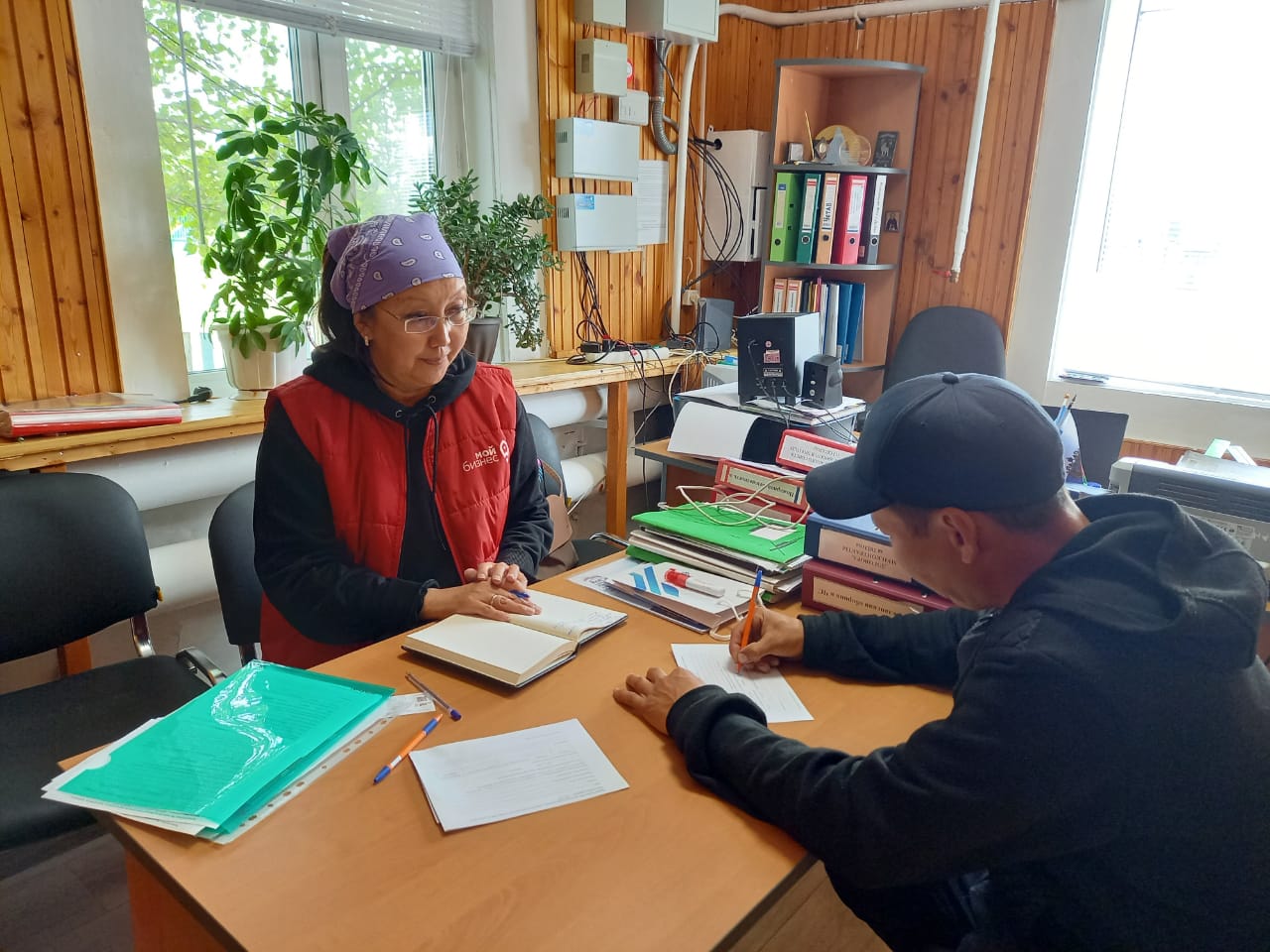 В Олекминском районе Центр «Мой бизнес» провел встречу с жителями наслегов  | Портал малого и среднего предпринимательства РС(Я)